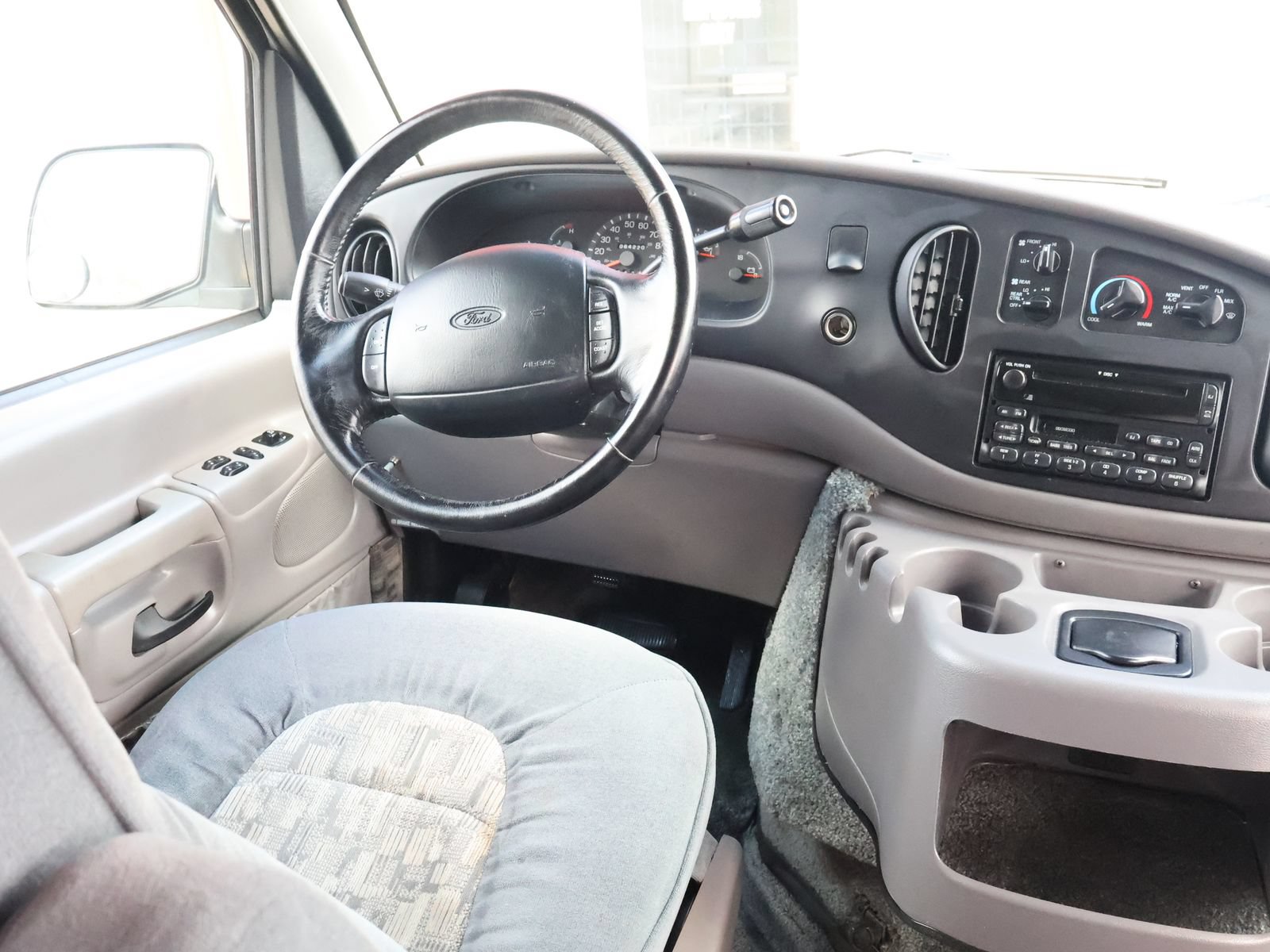 Used 2000 Ford E-150 and Econoline 150 RWD image 30