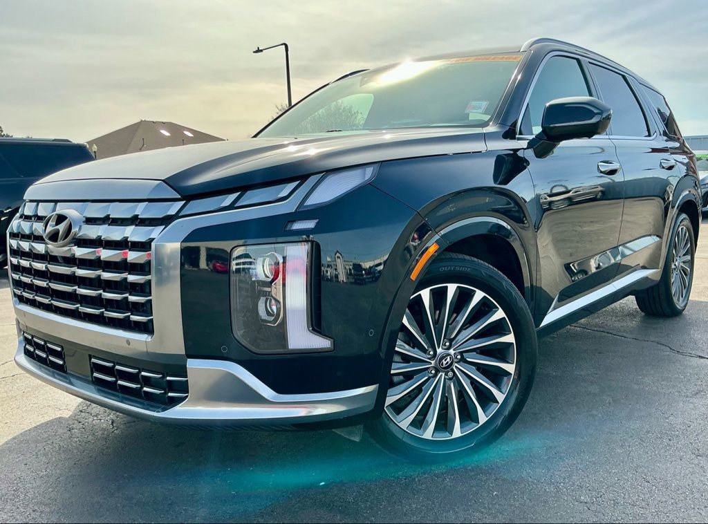 Used 2024 Hyundai Palisade Calligraphy image 3