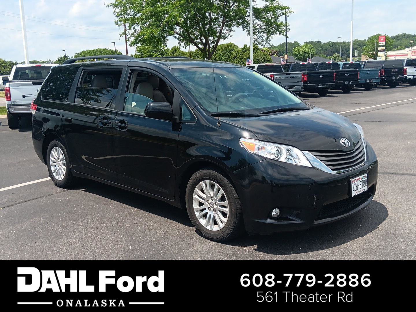 Used 2012 Toyota Sienna XLE FWD image 1