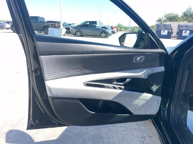 Used 2025 Hyundai Elantra Limited FWD image 20