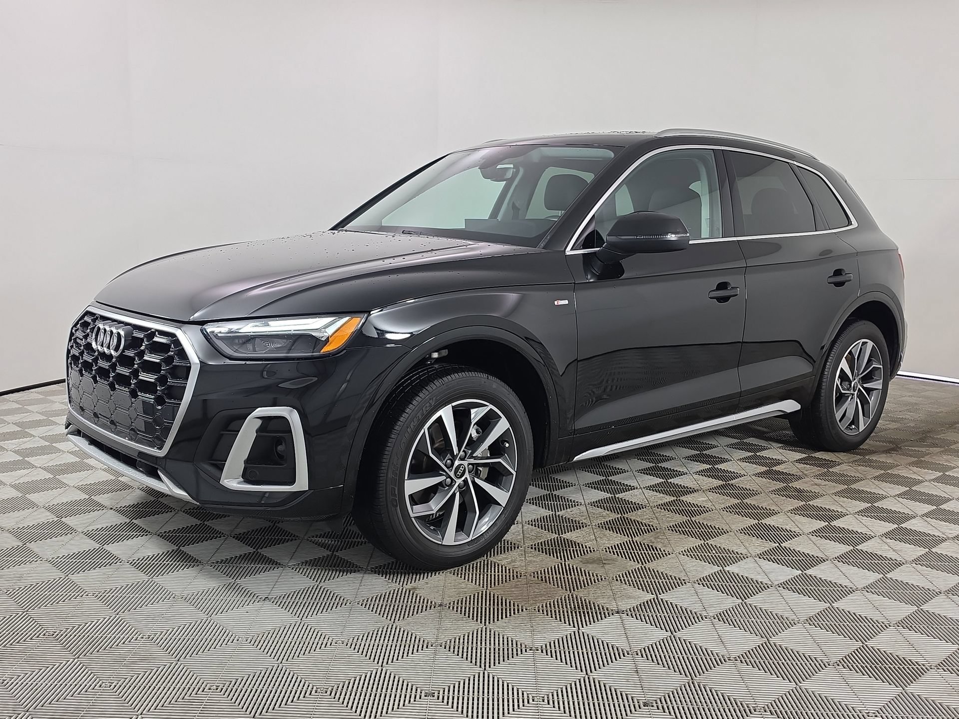 Certified 2023 Audi Q5 2.0T Premium w/ Convenience Package AWD/4WD image 3