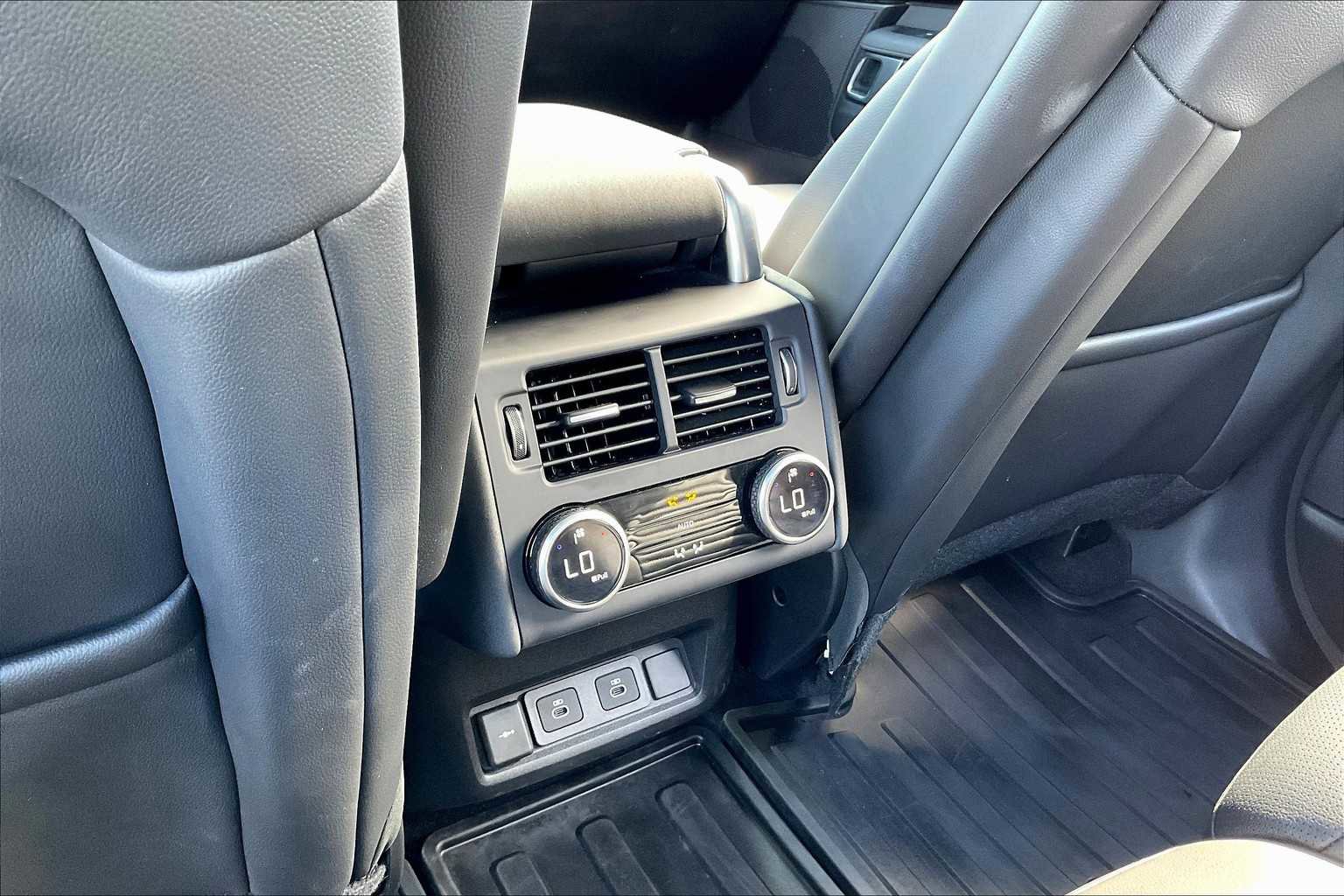 Used 2025 Land Rover Discovery S image 38