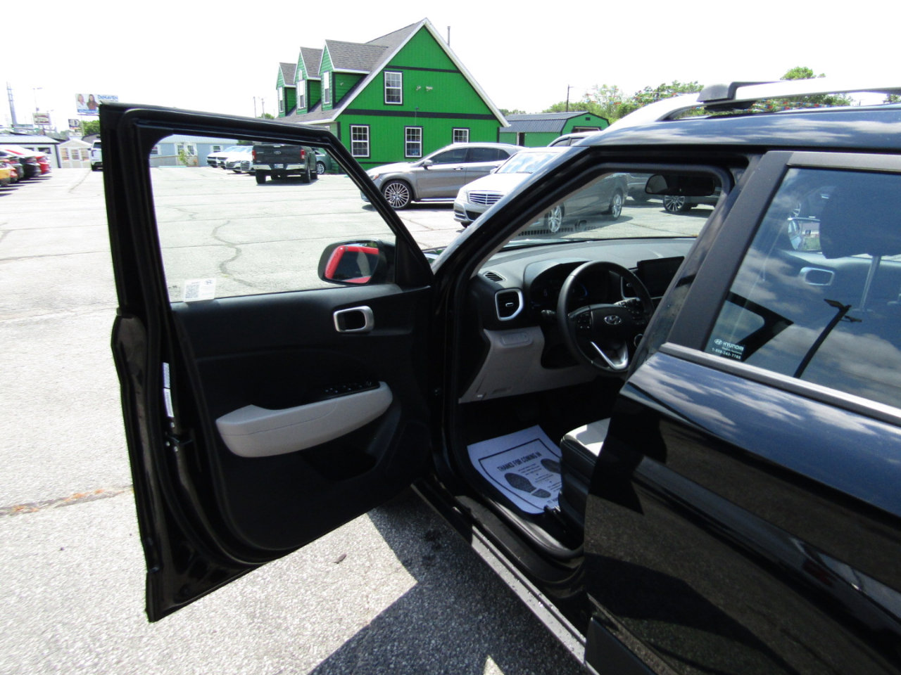 Used 2024 Hyundai Venue SEL image 16