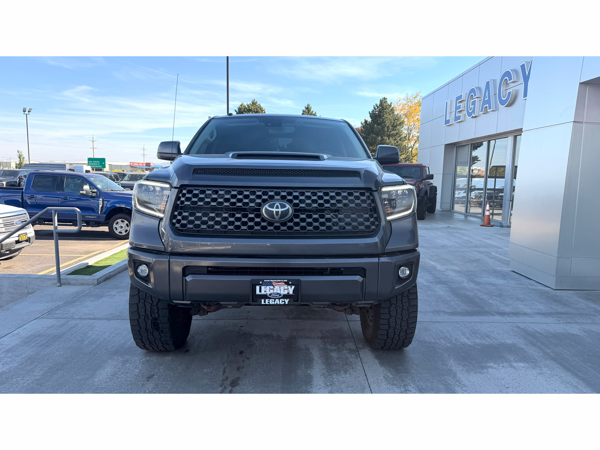 Used 2019 Toyota Tundra SR5 AWD/4WD image 2