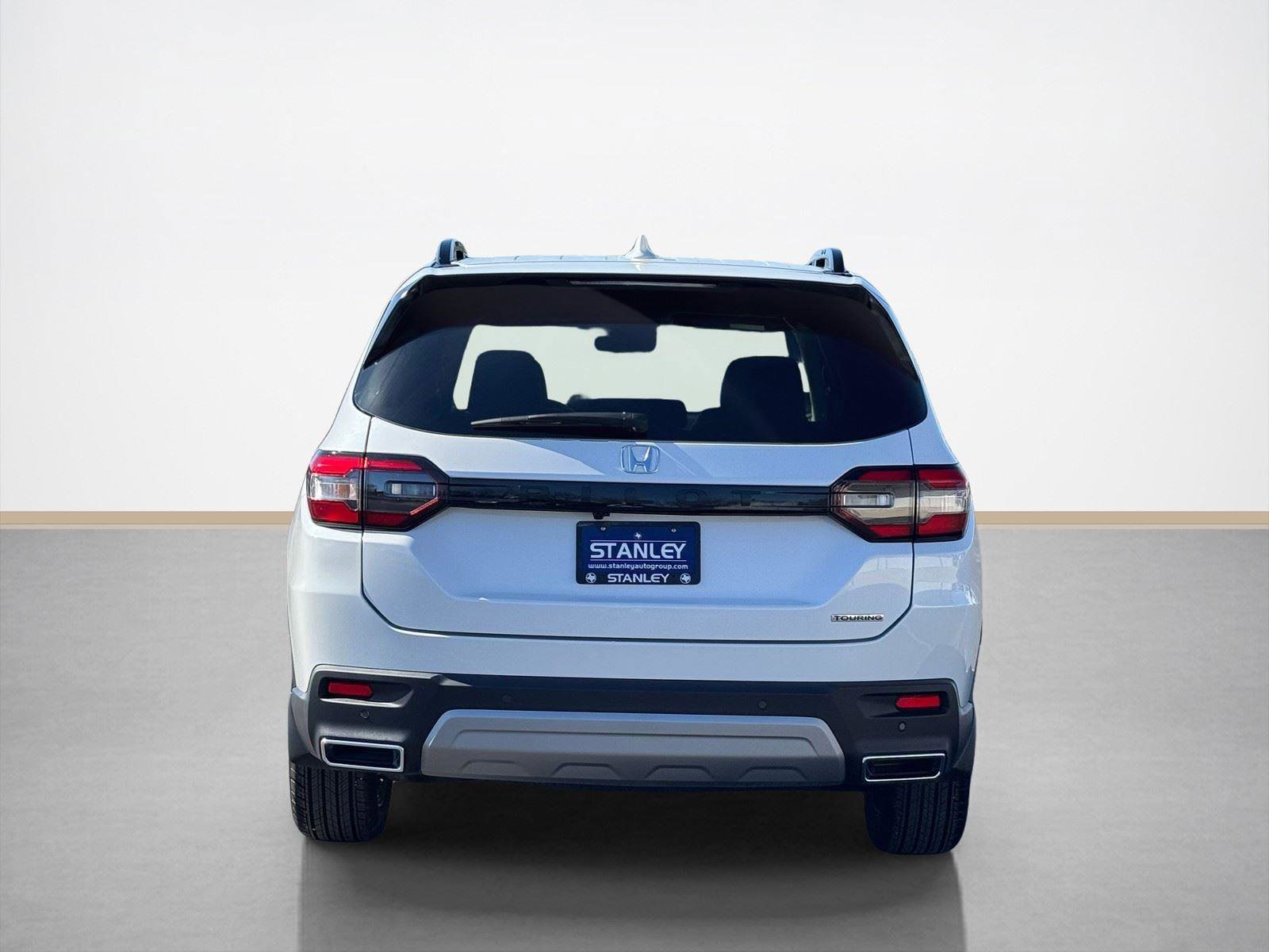 Used 2025 Honda Pilot Touring image 7