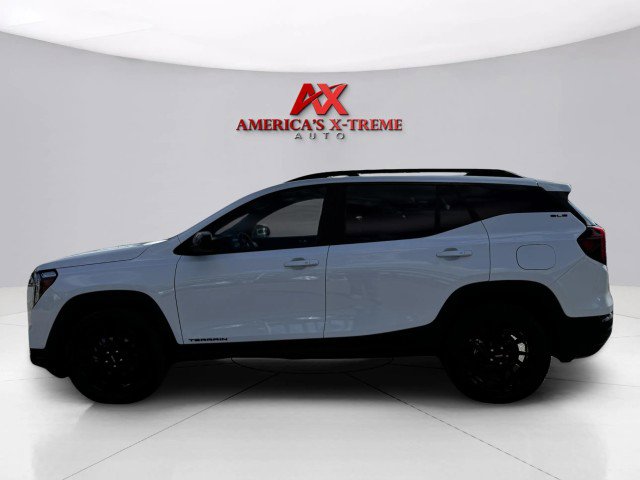Used 2023 GMC Terrain SLE w/ Driver Convenience Package image 2