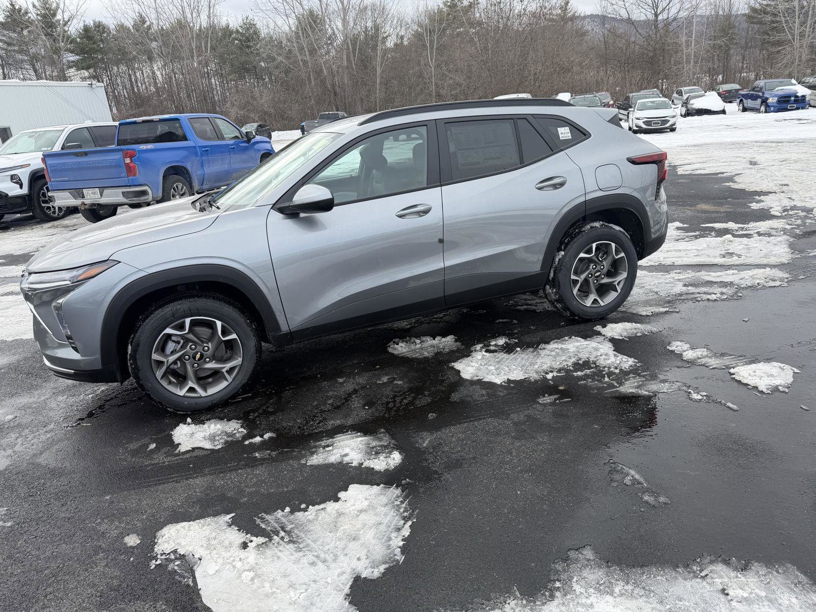 New 2026 Chevrolet Trax LT w/ Driver Confidence Package image 2