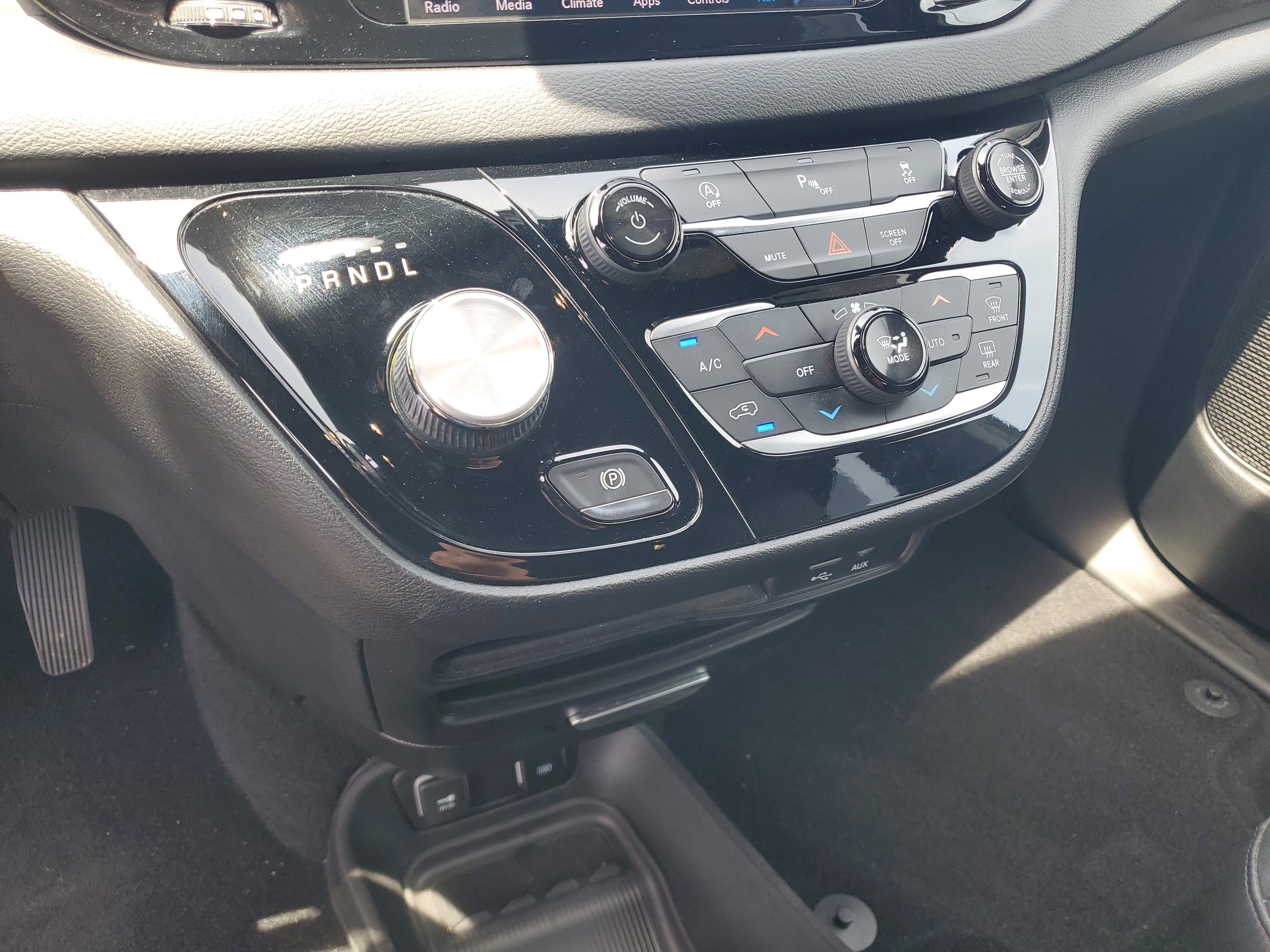 Used 2019 Chrysler Pacifica Touring-L w/ Premium Audio Group FWD image 25