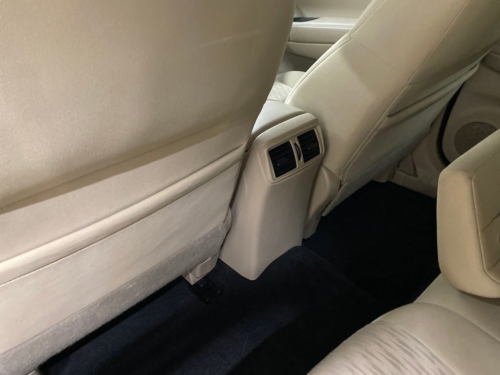 Used 2017 Nissan Rogue SV w/ SV Premium Package image 15