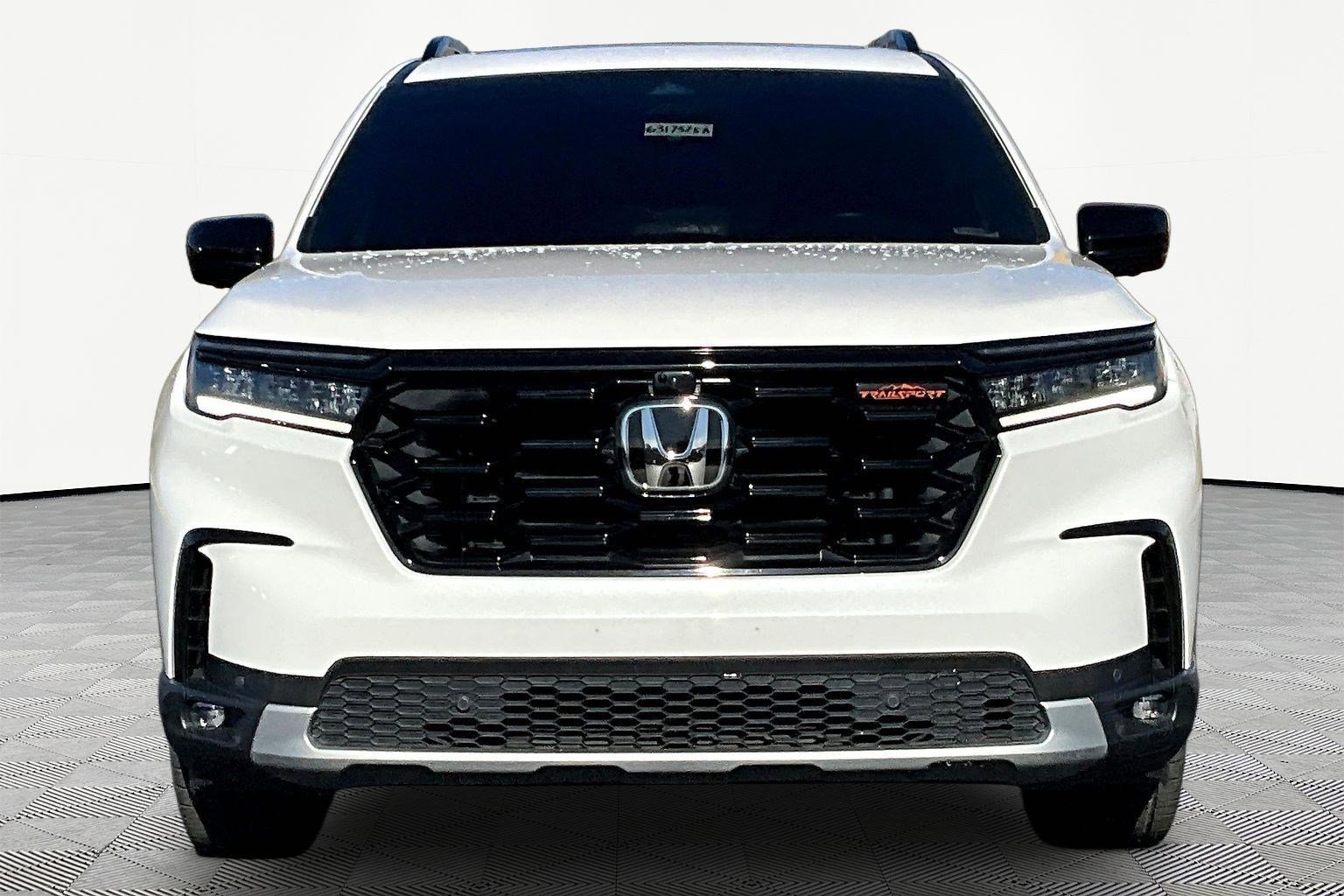 Used 2024 Honda Pilot TrailSport image 2