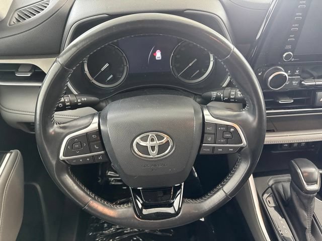 Used 2020 Toyota Highlander XLE w/ Protection Package #3 AWD/4WD image 28