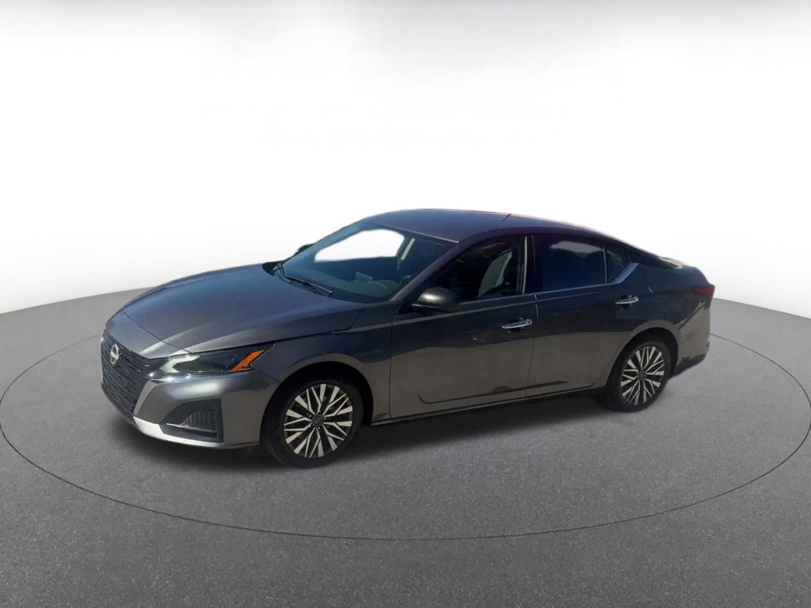 Used 2025 Nissan Altima 2.5 SV FWD image 7