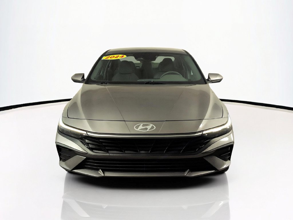 Used 2024 Hyundai Elantra SEL FWD image 3