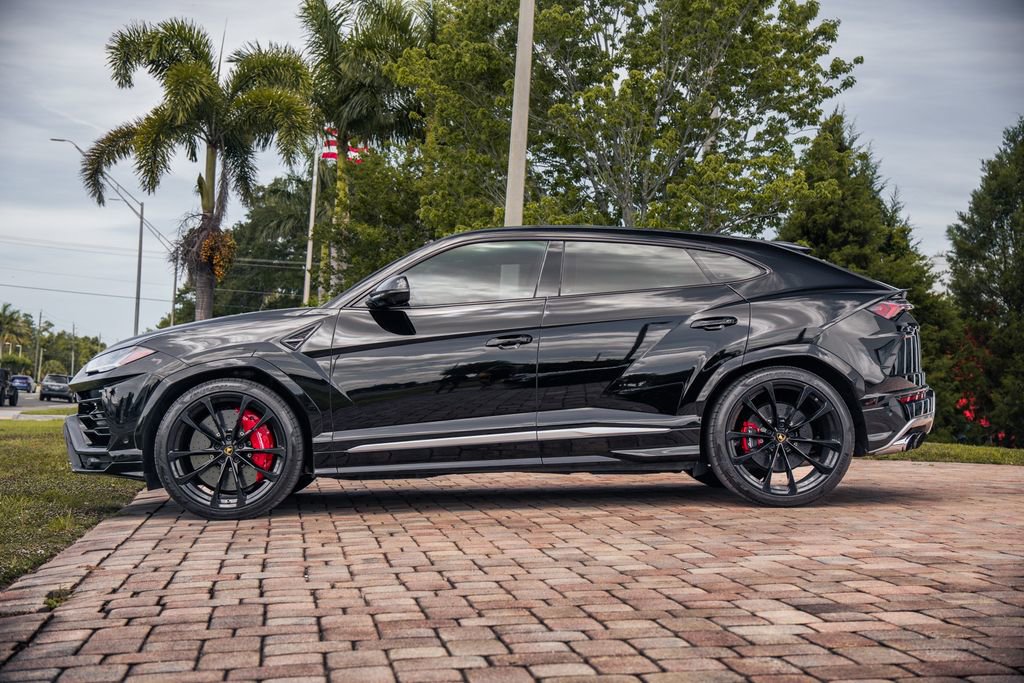 Used 2019 Lamborghini Urus AWD/4WD image 2