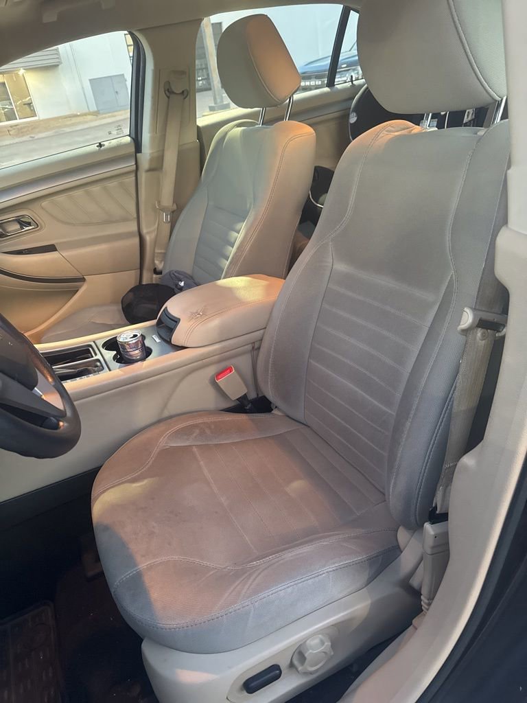 Used 2019 Ford Taurus SE image 6