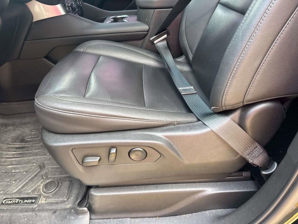 Used 2022 Chevrolet Tahoe LT w/ Luxury Package AWD/4WD image 18