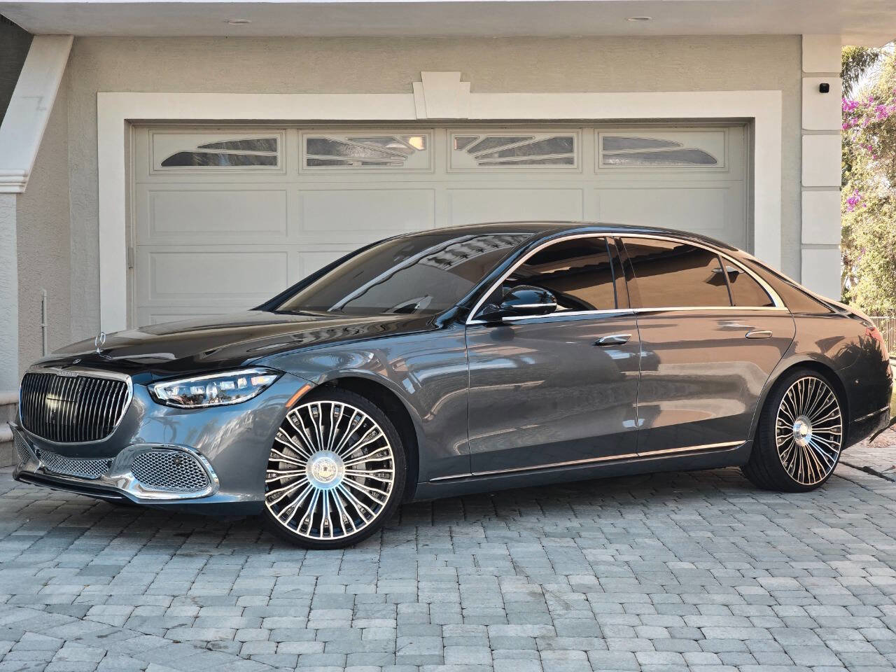 Used 2022 Mercedes-Benz S 580 4MATIC Sedan w/ Rear Seat Package image 1