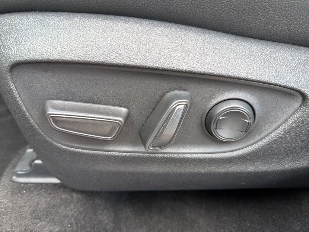 Used 2025 Toyota Grand Highlander AWD image 12