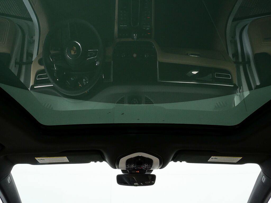 Certified 2026 Porsche Macan Turbo AWD/4WD image 20