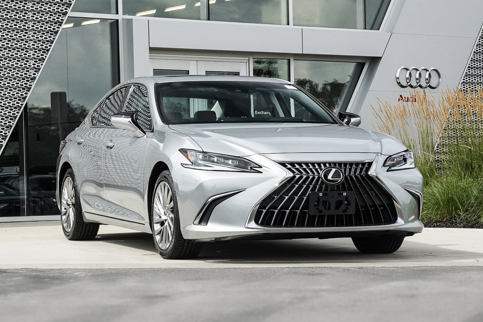 Used 2023 Lexus ES 300h Ultra Luxury w/ Accessory Package (Z2)