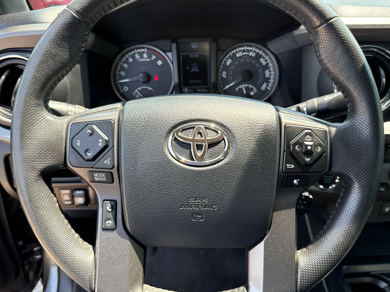 Used 2017 Toyota Tacoma TRD Sport w/ Tow Package (A/T) AWD/4WD image 11