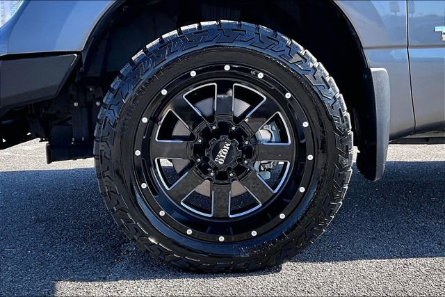 Used 2024 Nissan Titan SV w/ SV Convenience Package image 29