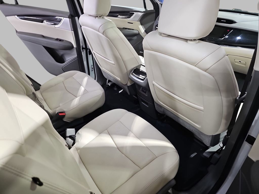 Certified 2021 Cadillac XT6 Premium Luxury w/ LPO, ONYX Package image 14