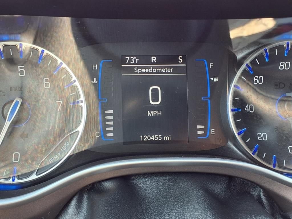 Used 2020 Chrysler Voyager LX image 35