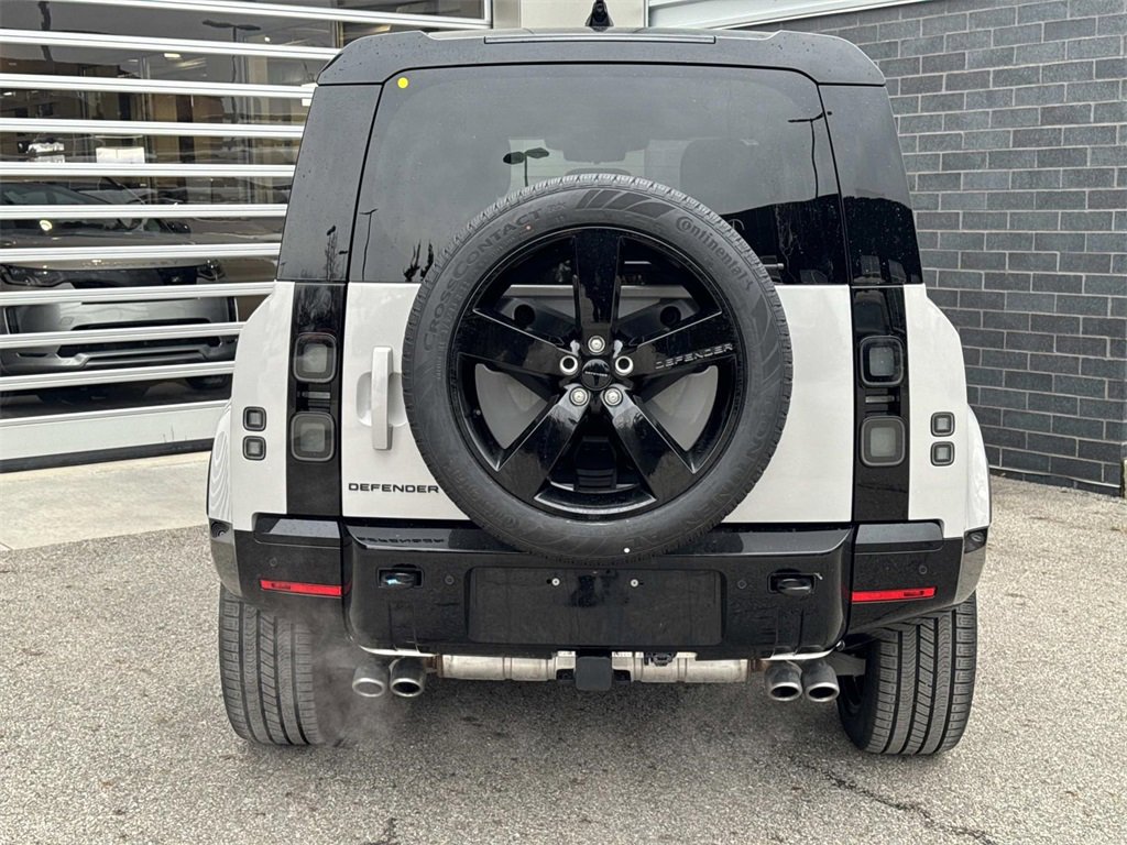 New 2026 Land Rover Defender 110 X-Dynamic SE image 5