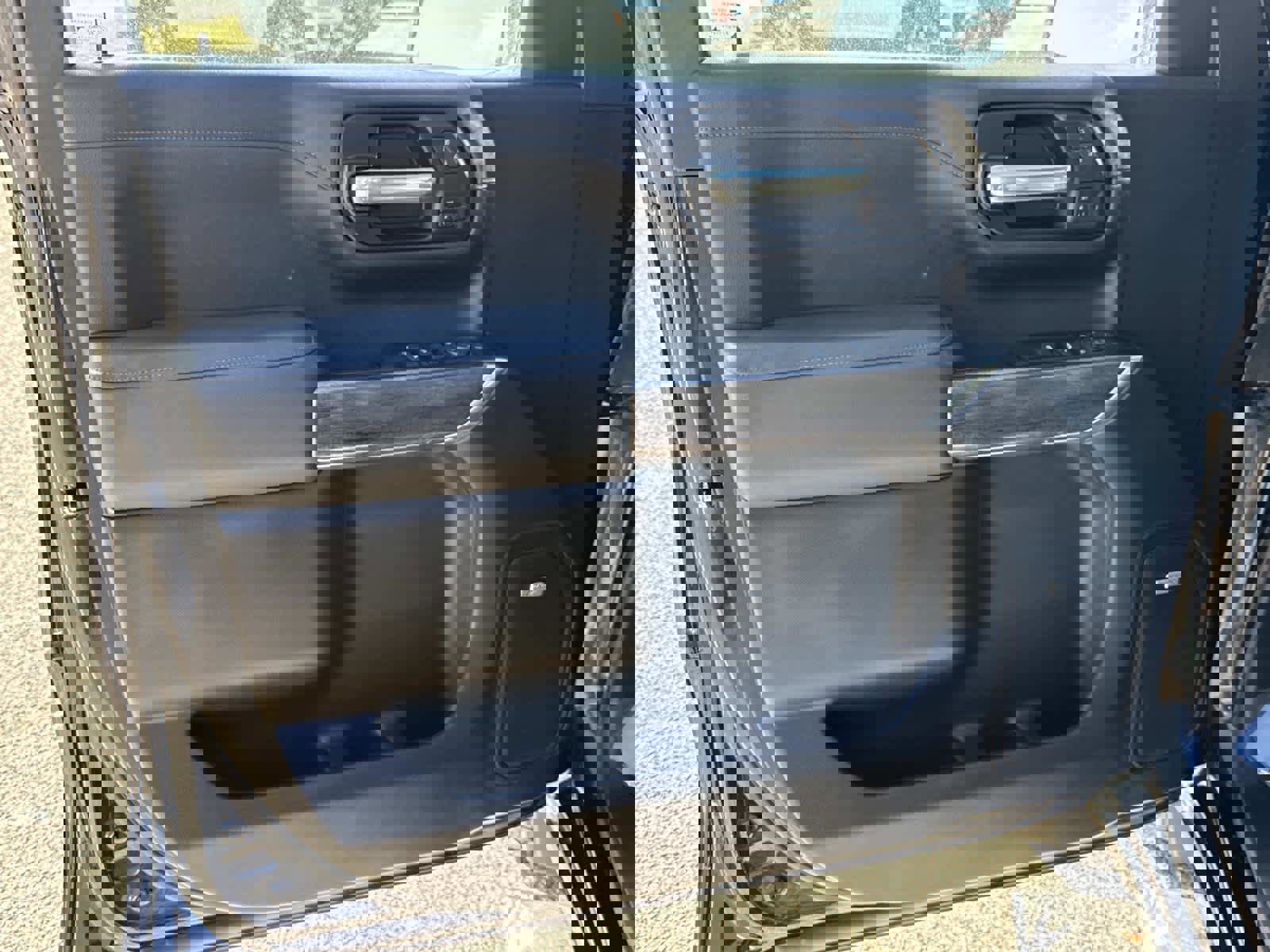 Used 2021 Chevrolet Silverado 1500 LTZ w/ LTZ Premium Package image 27