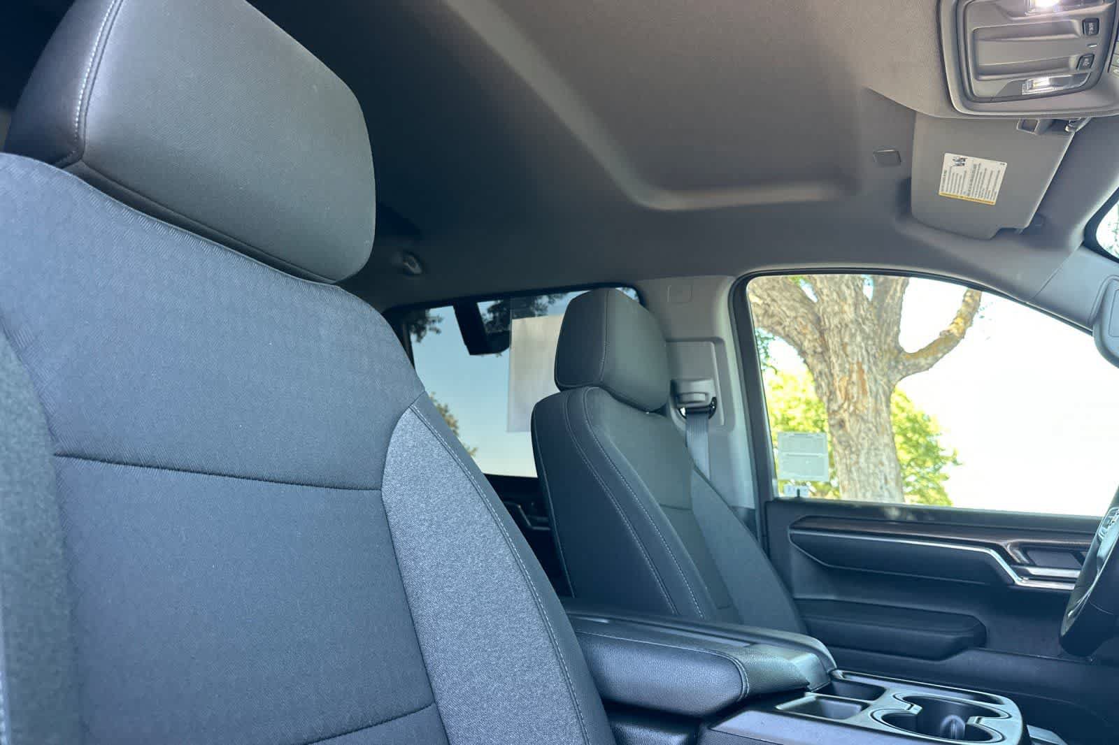 Used 2025 Chevrolet Silverado 1500 LT AWD/4WD image 19