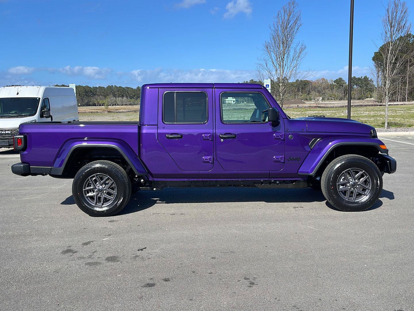 New 2026 Jeep Gladiator Sport AWD/4WD image 8