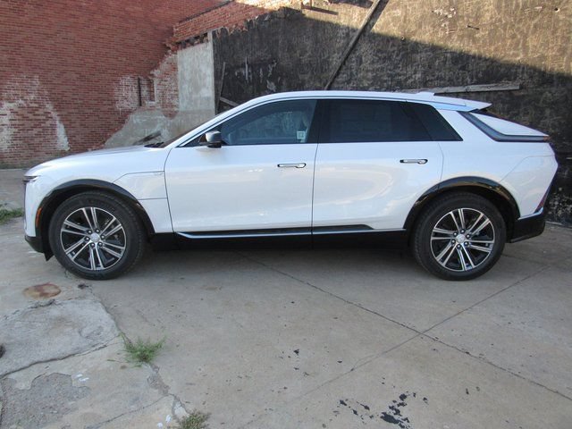 New 2025 Cadillac Lyriq Luxury RWD image 3