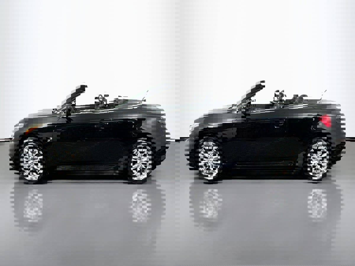 Used 2014 INFINITI Q60 Convertible w/ Premium Package image 9