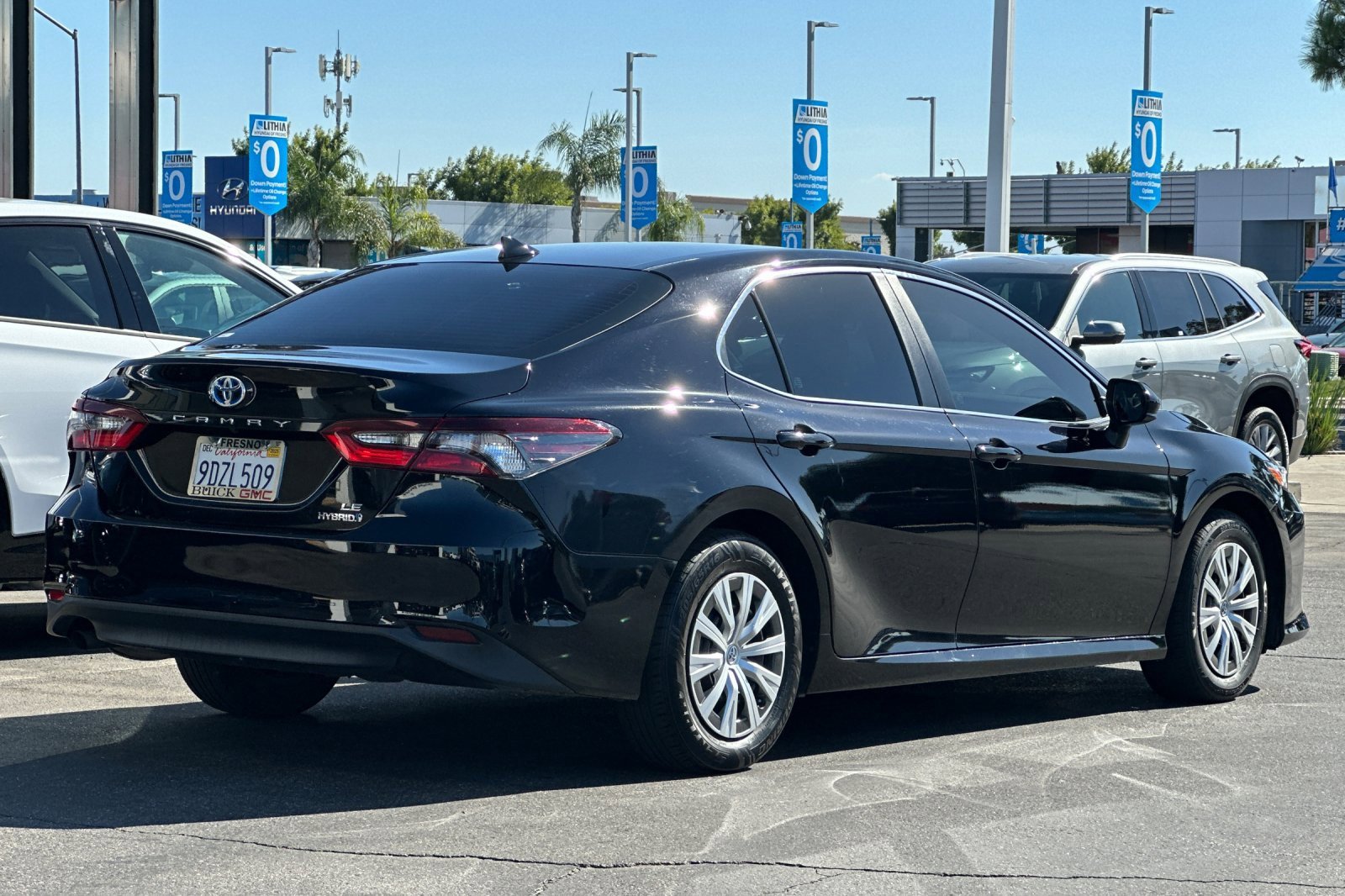 Used 2023 Toyota Camry LE image 4