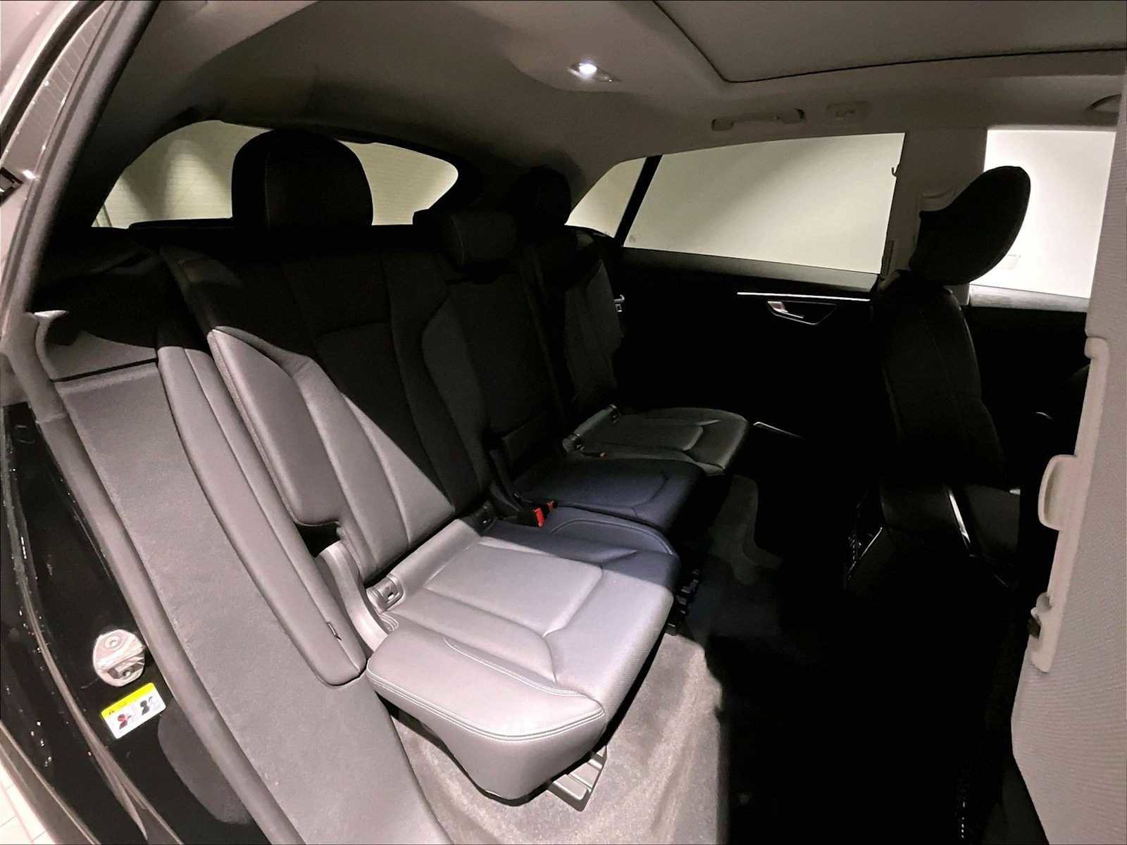 Used 2022 Audi Q8 Premium Plus w/ Premium Plus Package image 32