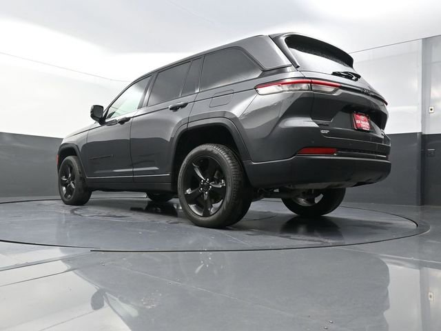 Used 2025 Jeep Grand Cherokee Limited w/ Black Appearance Package AWD/4WD image 36
