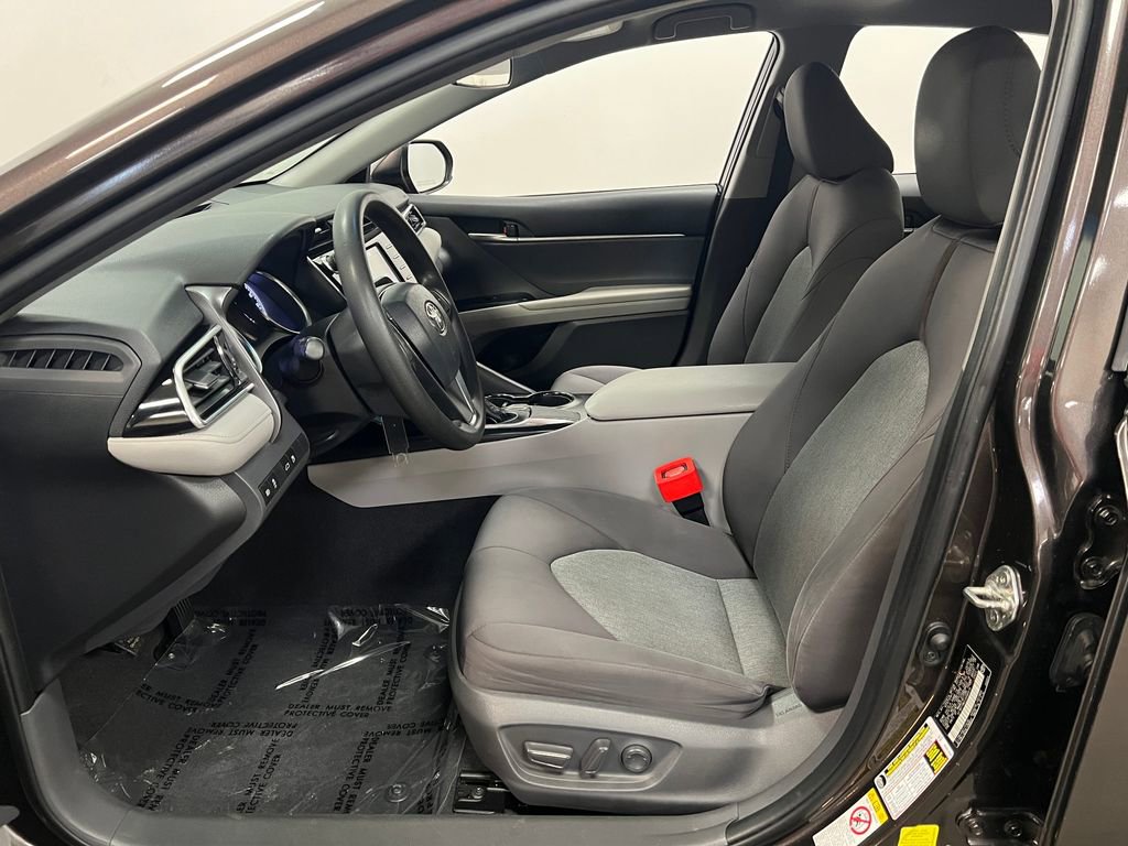 Used 2018 Toyota Camry LE image 11