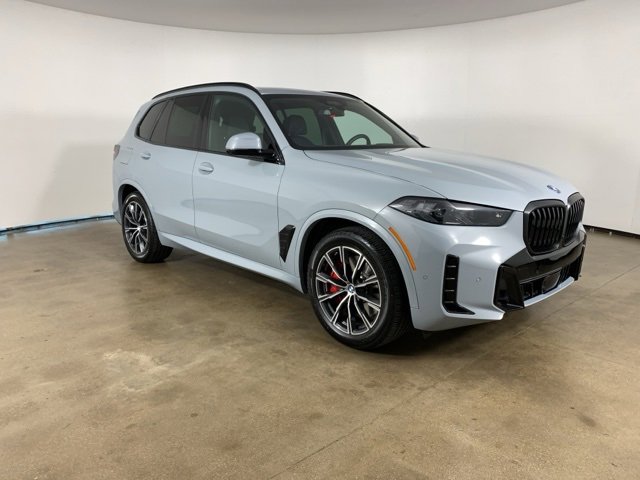 Used 2026 BMW X5 xDrive50e w/ M Sport Package image 4