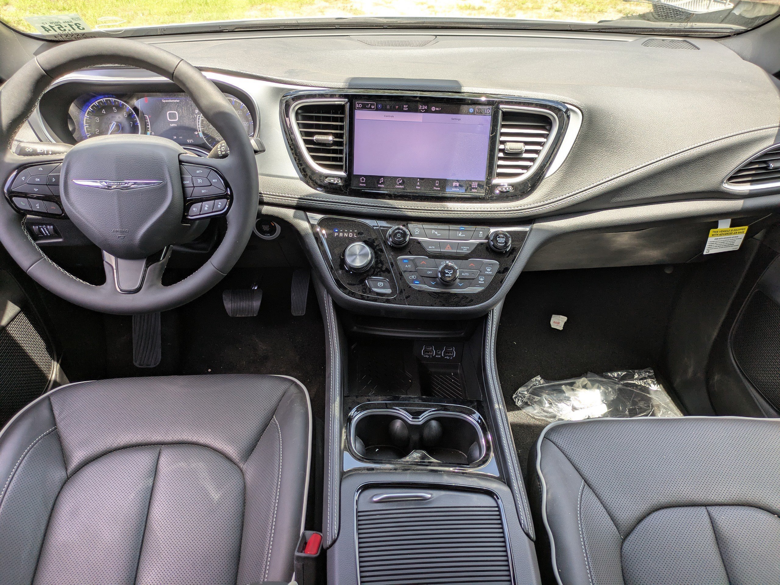 Used 2025 Chrysler Pacifica Limited FWD image 13