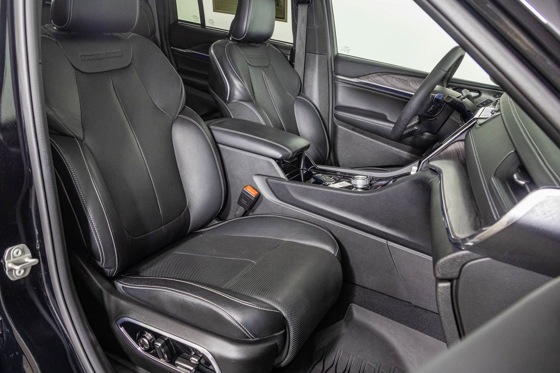 Used 2024 Jeep Grand Cherokee Overland w/ Luxury Tech Group IV image 50