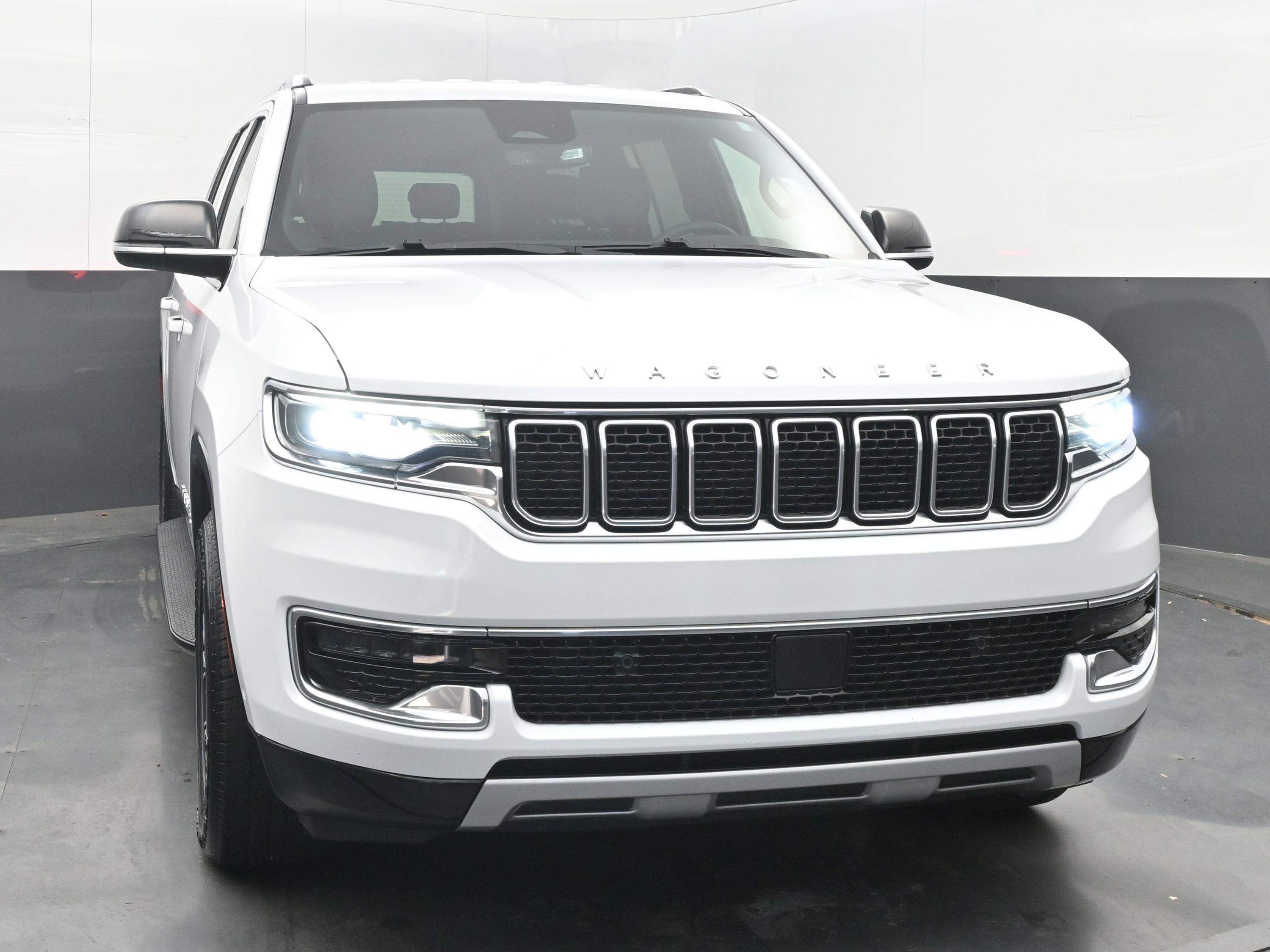 Used 2023 Jeep Wagoneer L Series II image 3