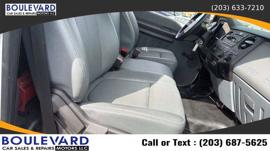Used 2015 Ford F550 4x4 Regular Cab Super Duty image 32