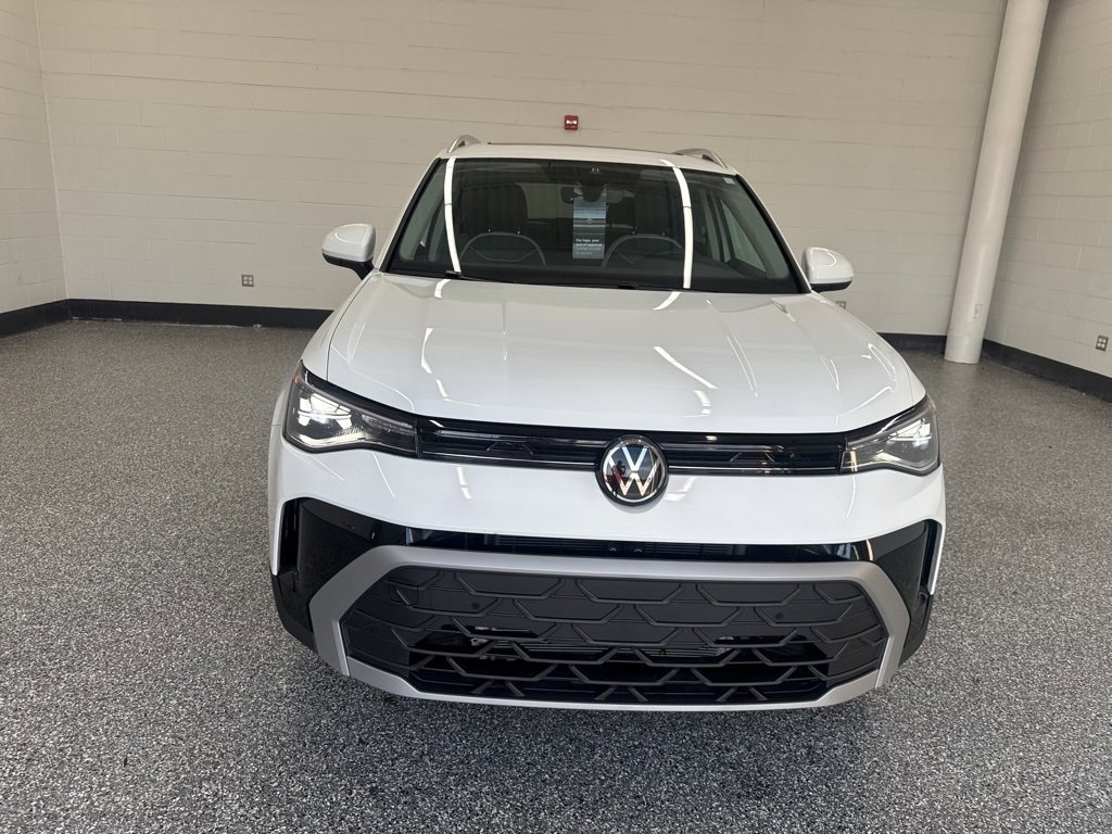 Certified 2025 Volkswagen Taos SE image 6