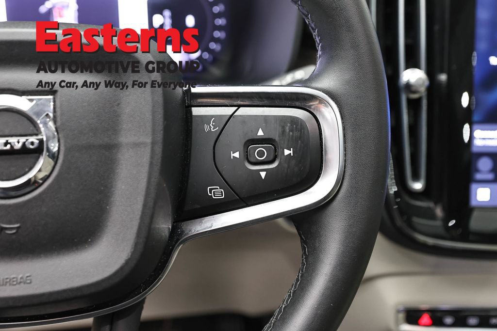 Used 2023 Volvo XC40 B5 Plus AWD/4WD image 16