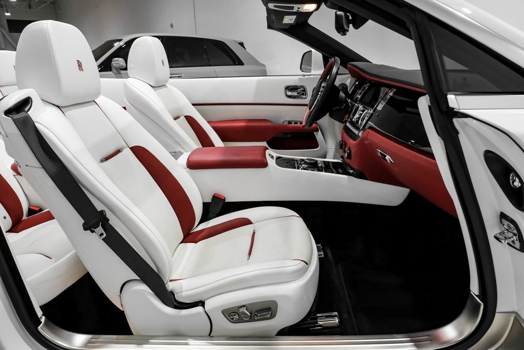 Used 2018 Rolls-Royce Dawn RWD image 39