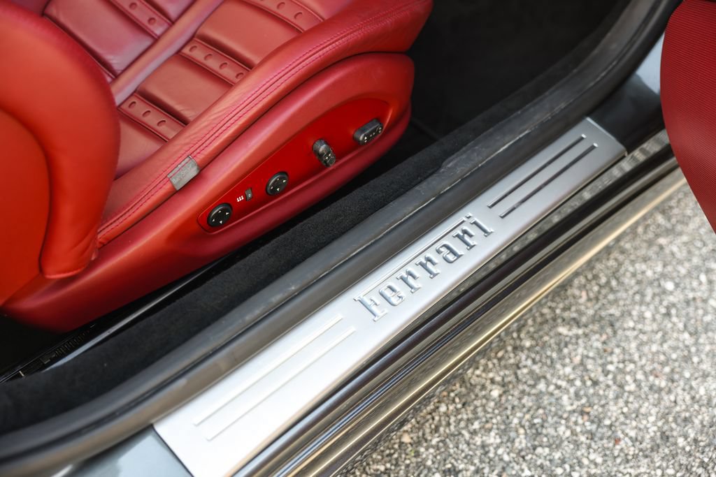 Used 2010 Ferrari California RWD image 32