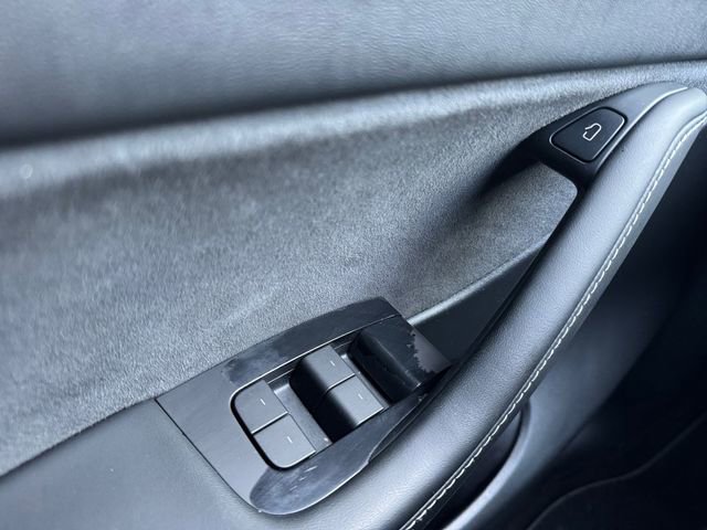 Used 2022 Tesla Model Y Performance image 5