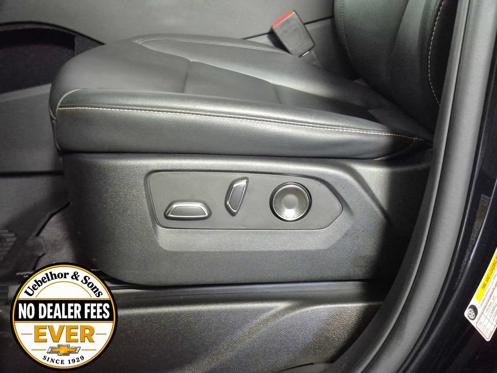 Certified 2023 Cadillac Escalade Luxury w/ LPO, Floor Liner Package AWD/4WD image 17