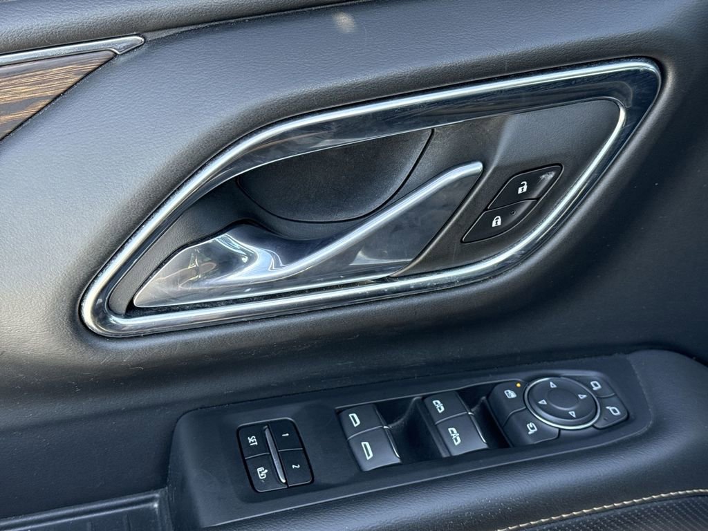 Used 2023 Chevrolet Suburban Premier image 15